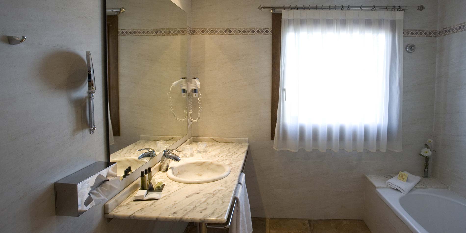 Bathroom Fragata Suite with terrace and relaxing pool -  Hotel La Posada del Mar Denia 1
