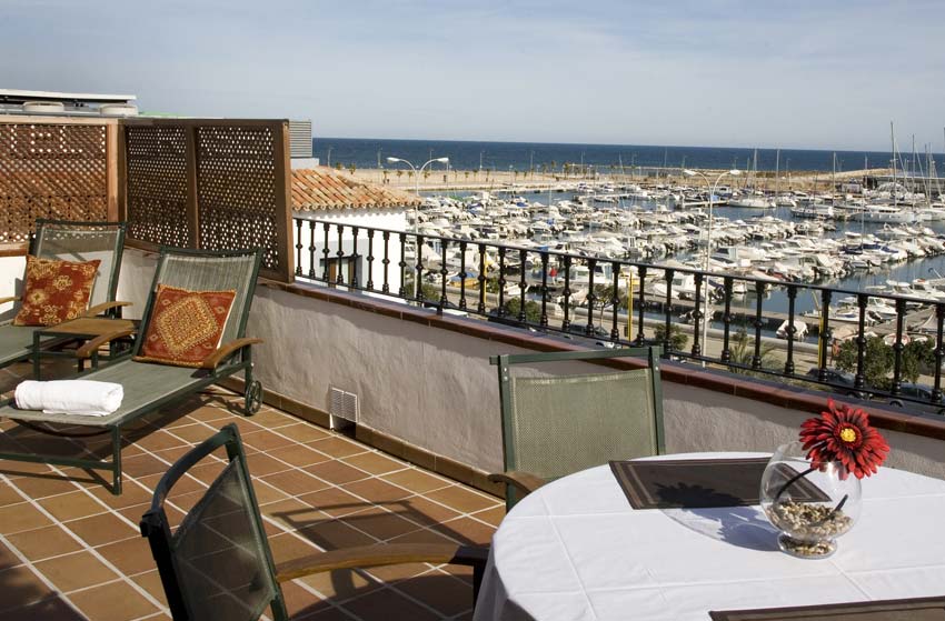Habitación Suite con piscina relajante y Vistas al puerto y al mar Hotel La Posada del Mar Denia 7